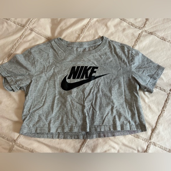 Nike Heather Gray Cropped Tee - Picture 1 of 4